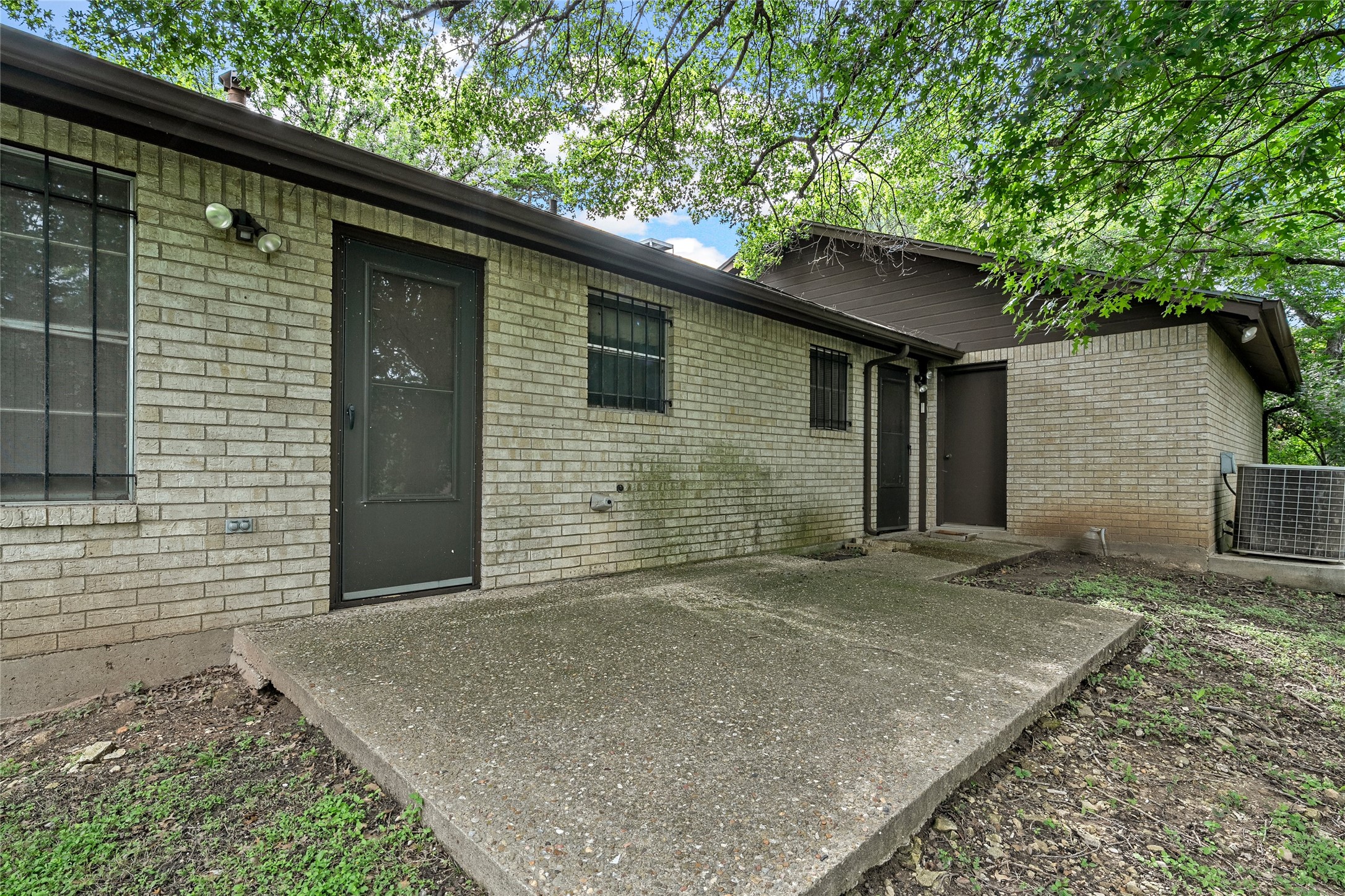 713 Wooded Crest