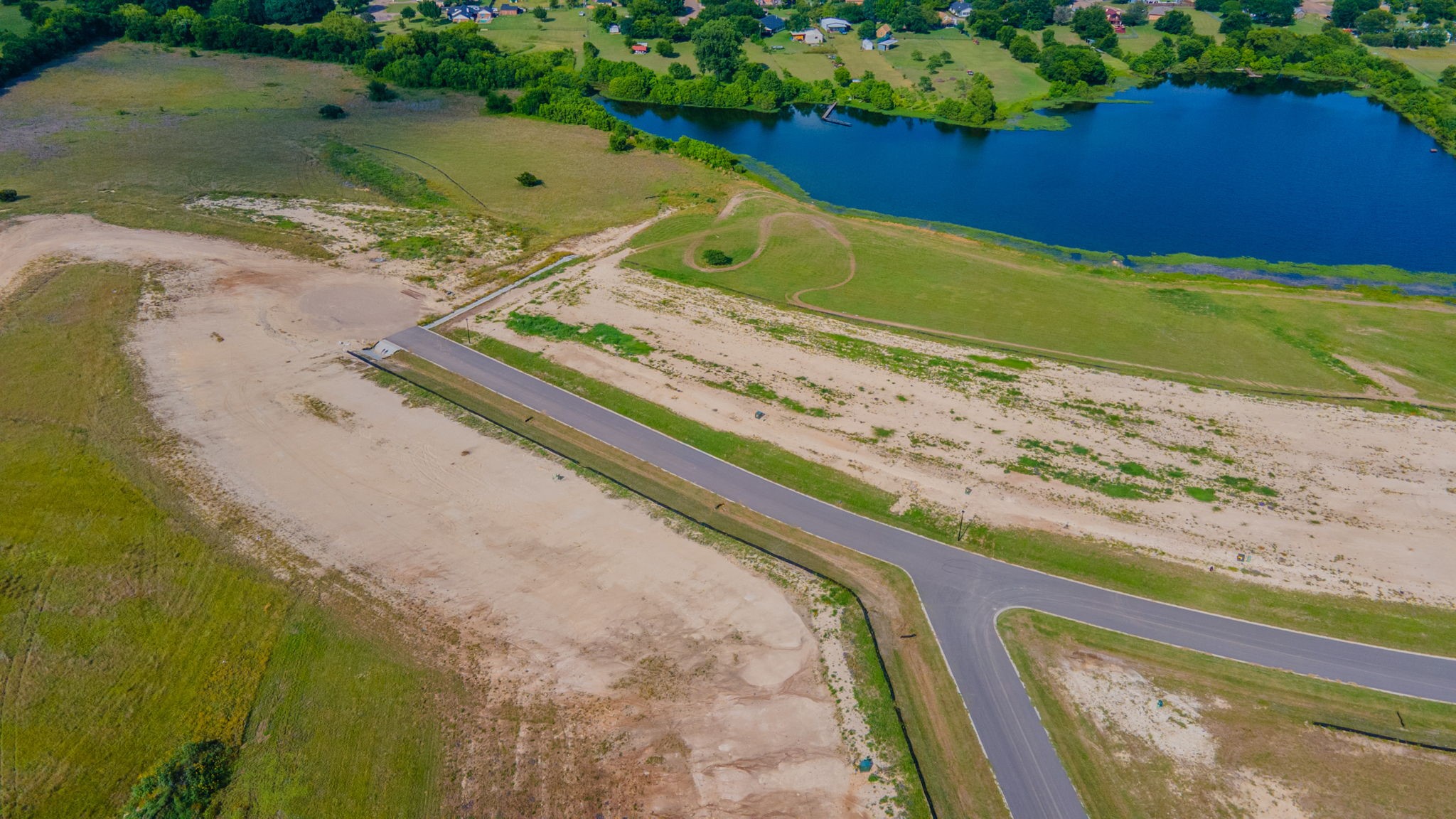 240 Lakeside Landing
