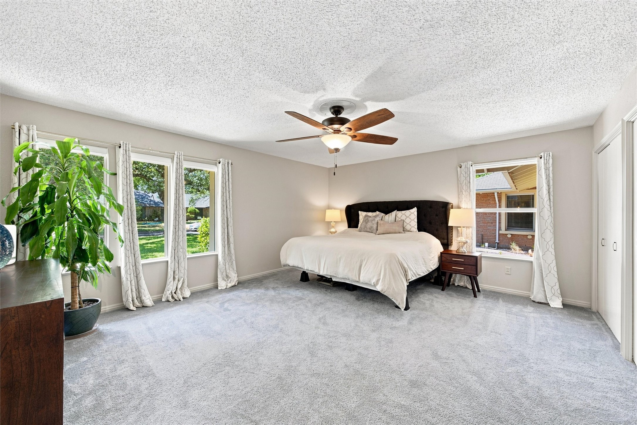 5104 Lake Jackson Drive