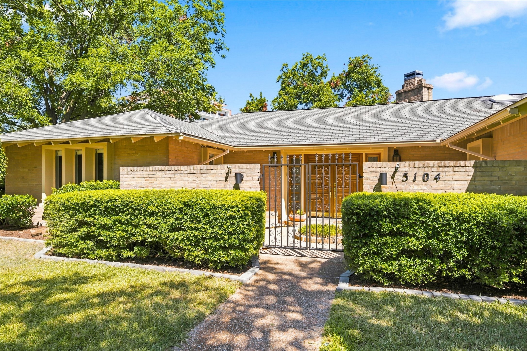 5104 Lake Jackson Drive