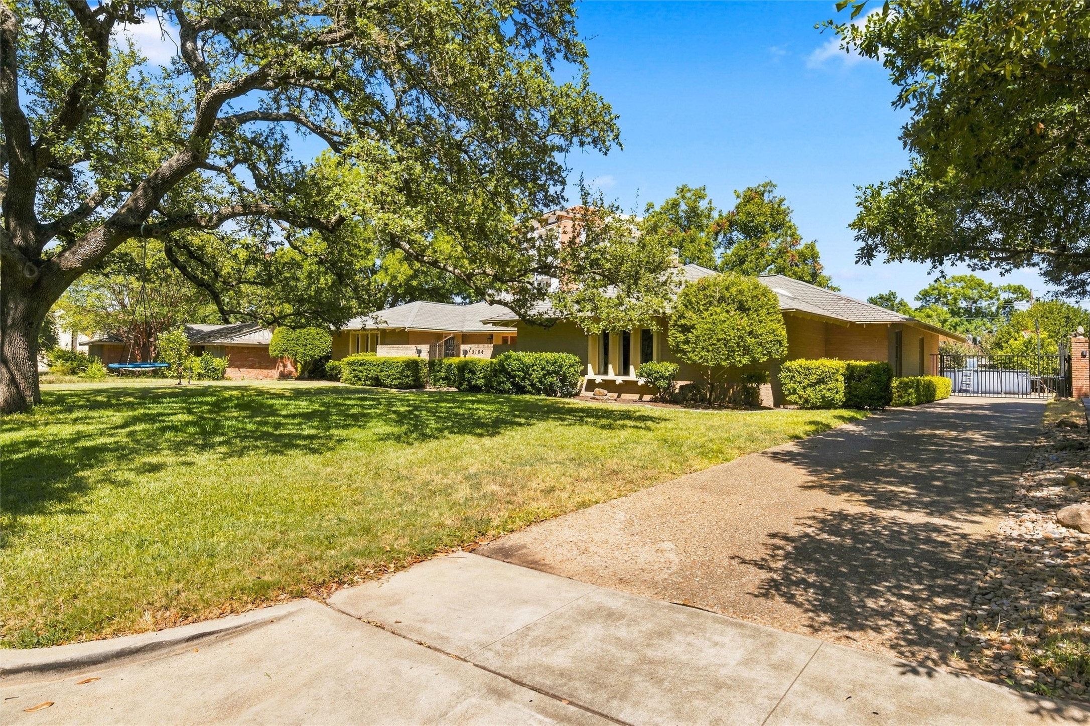5104 Lake Jackson Drive