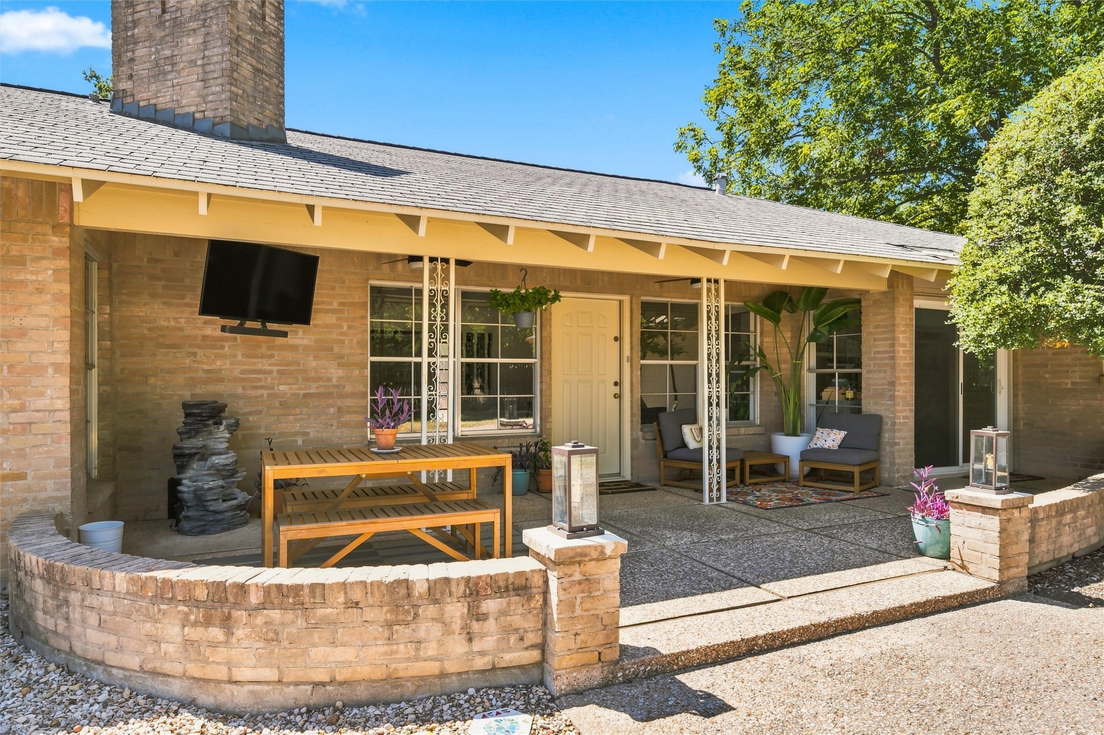 5104 Lake Jackson Drive