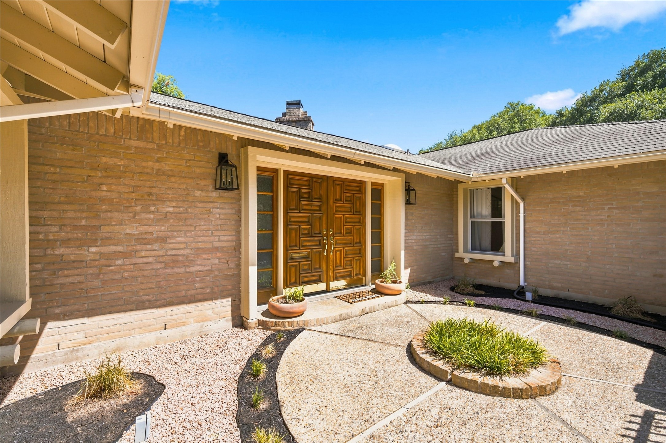 5104 Lake Jackson Drive