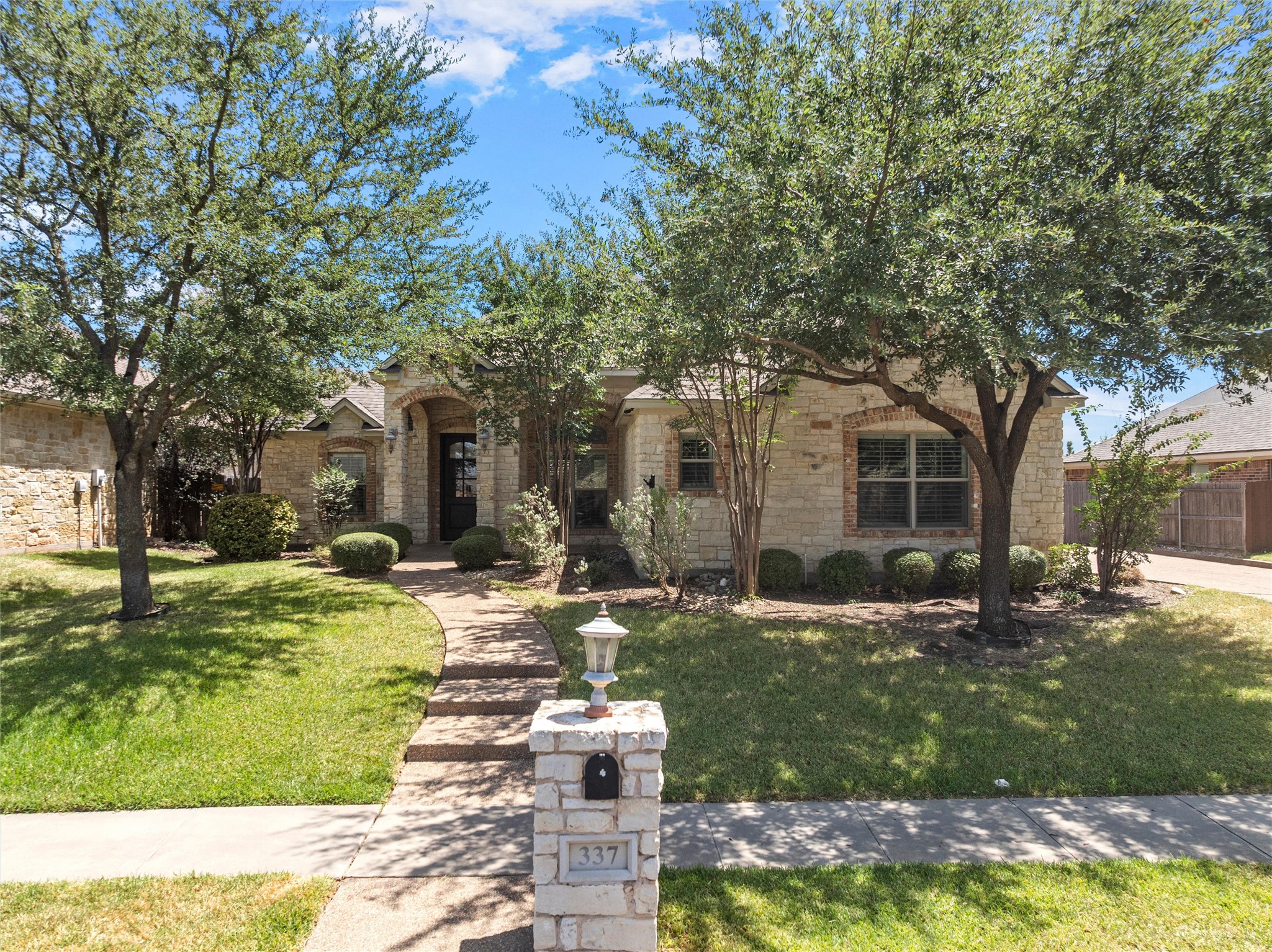 337 Edinburgh Lane
