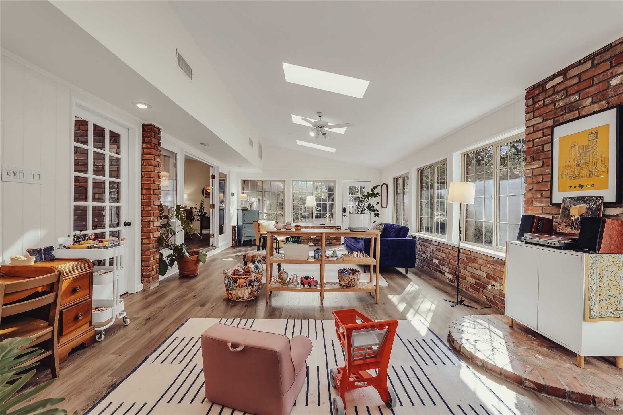 2112 Gregory Lane
