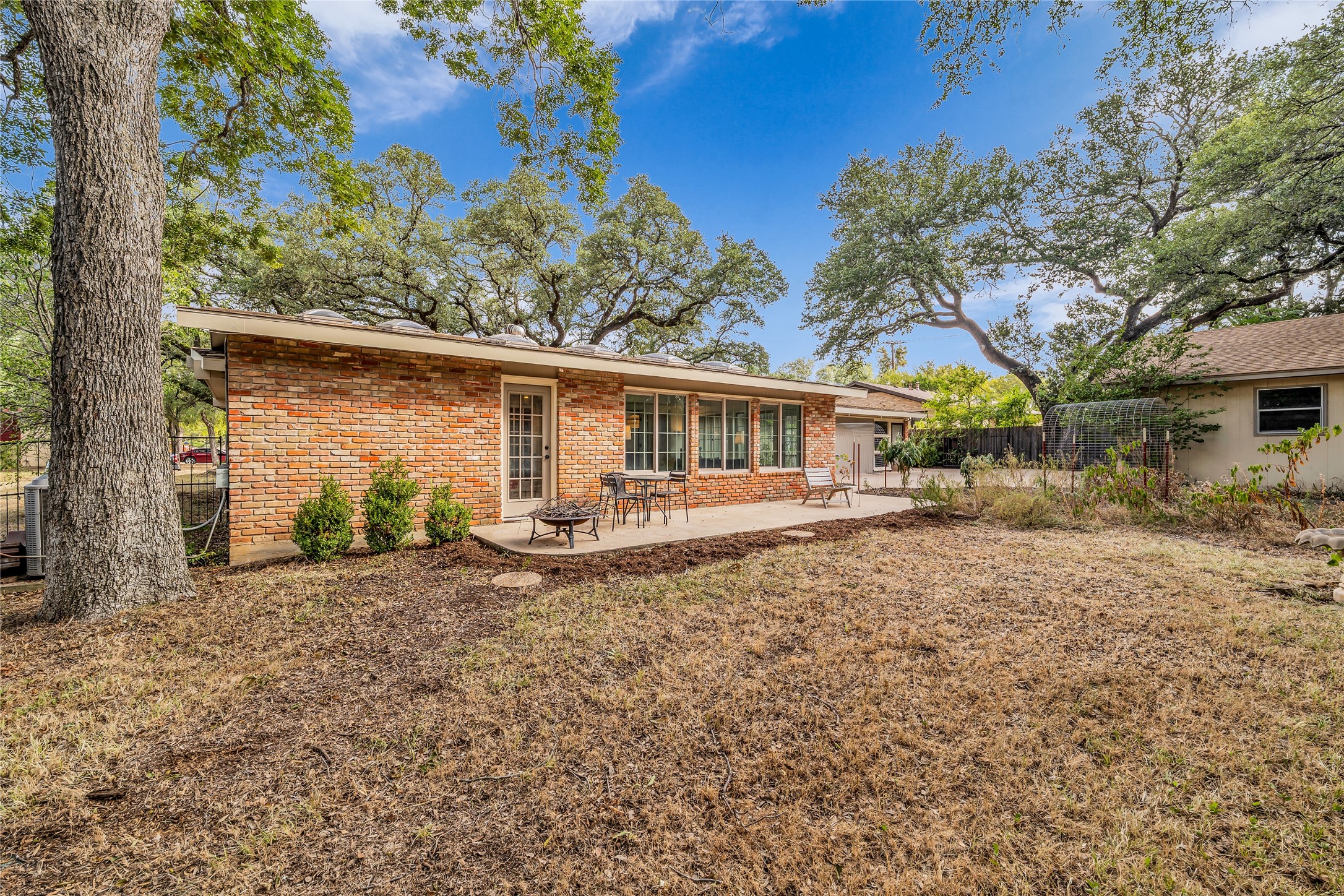 2112 Gregory Lane