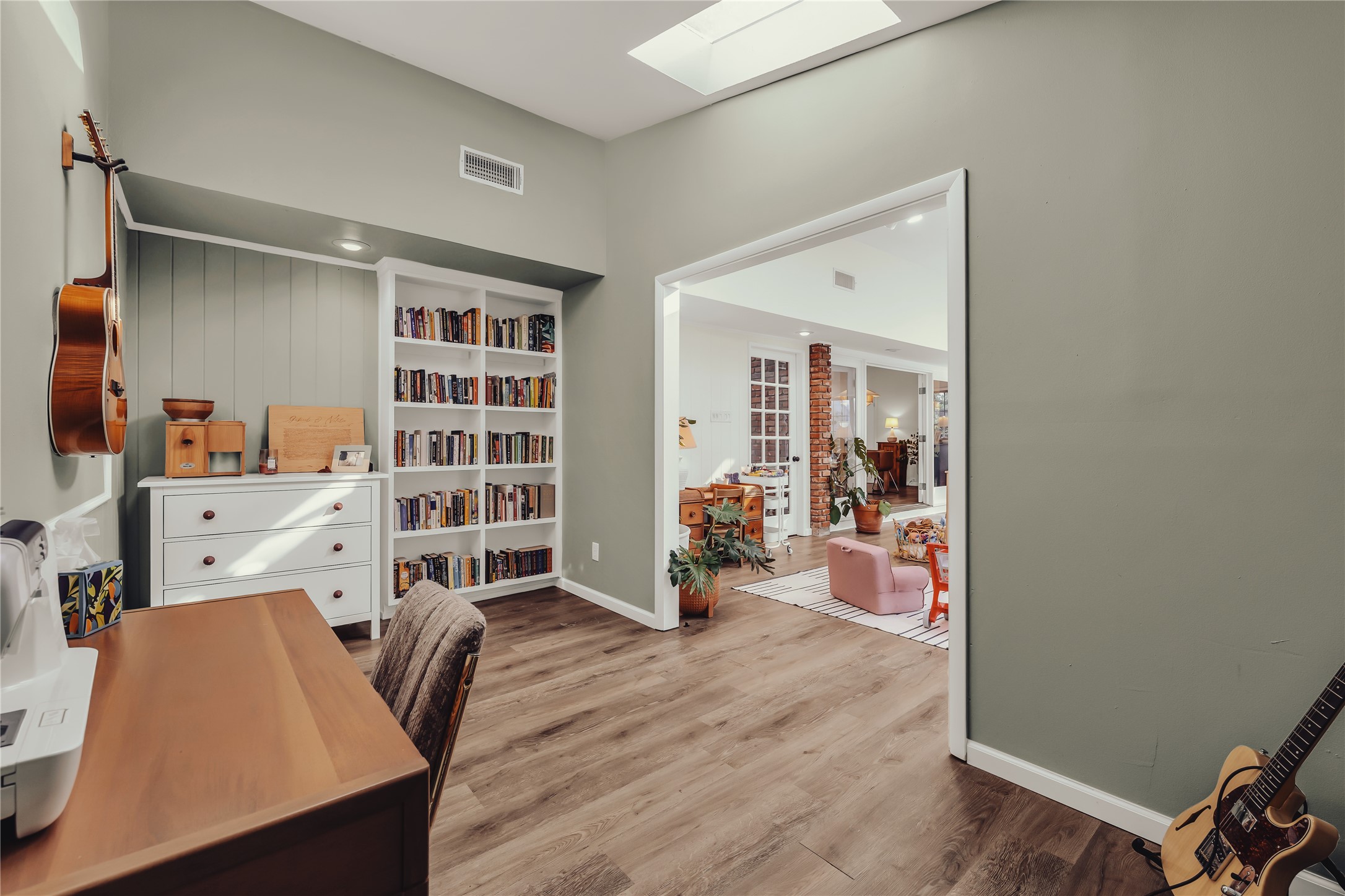 2112 Gregory Lane