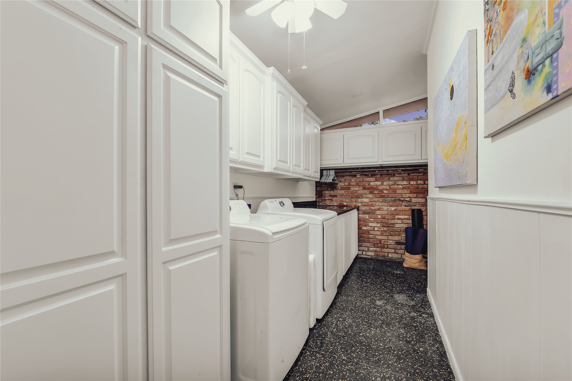 2112 Gregory Lane