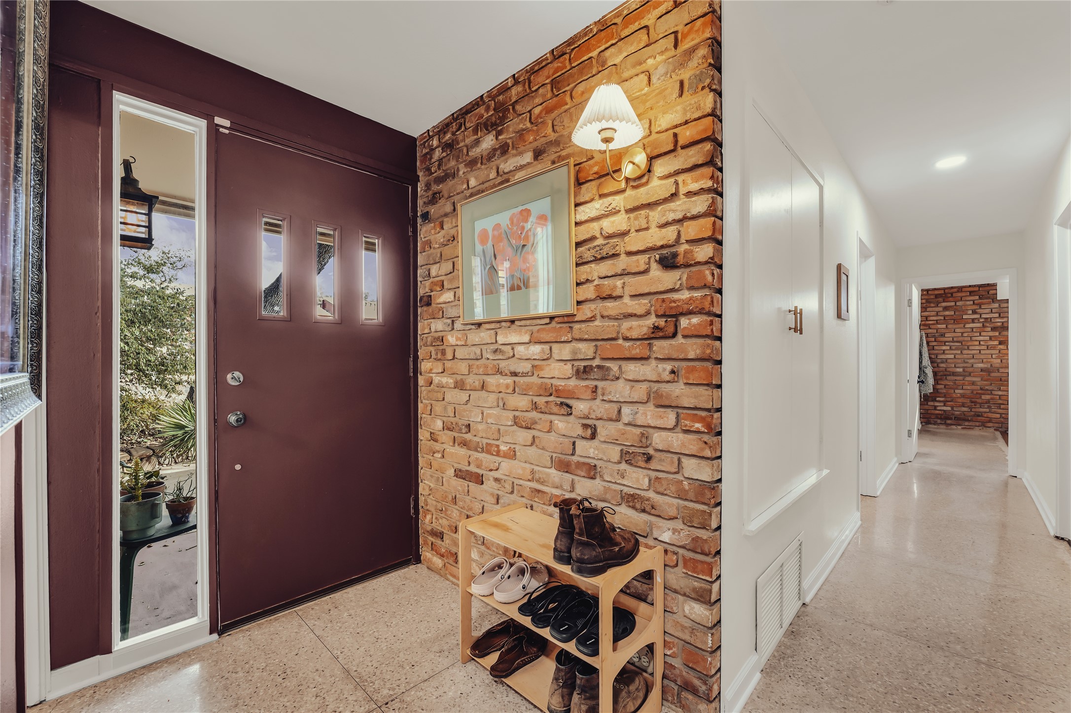 2112 Gregory Lane