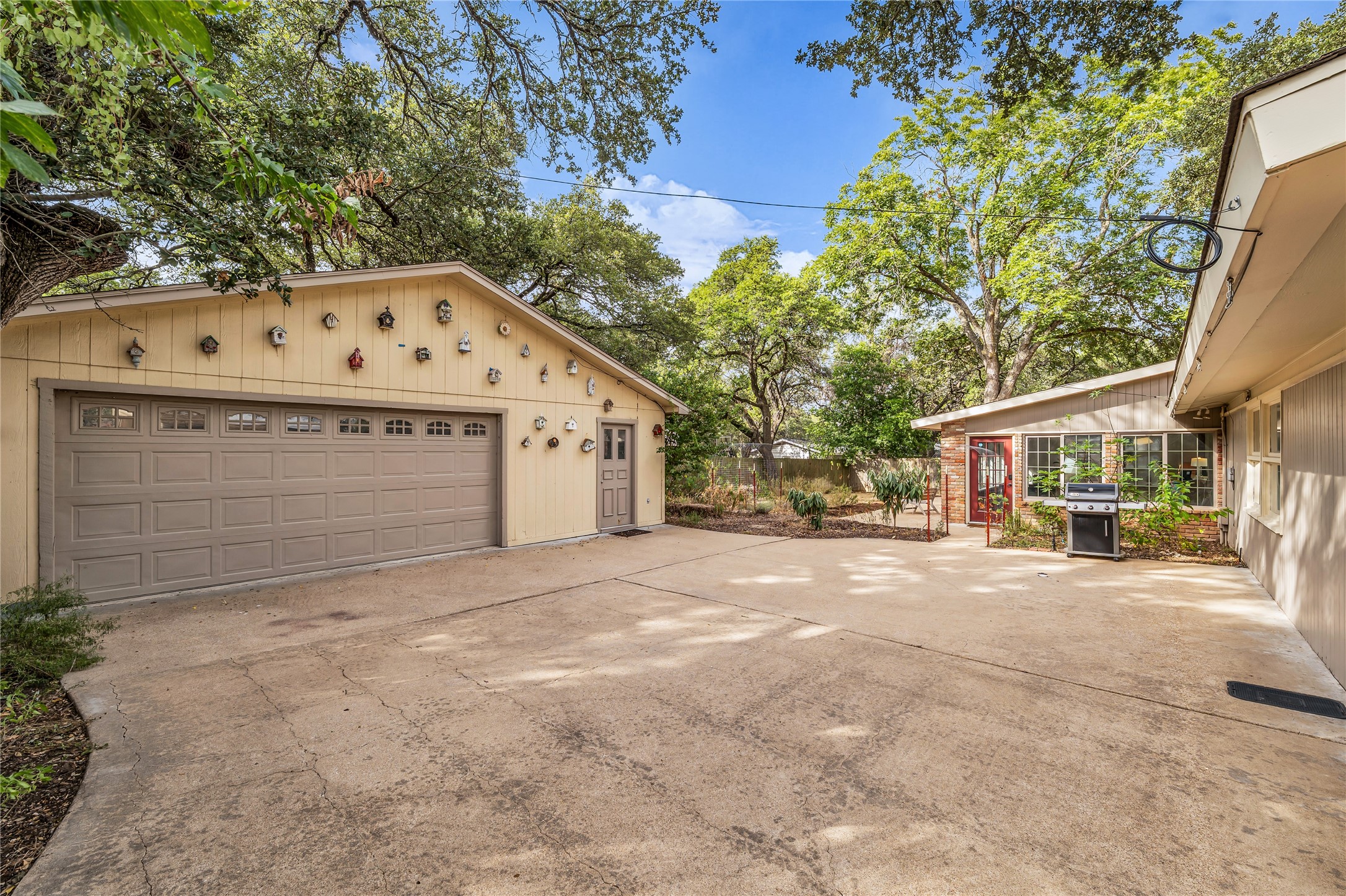 2112 Gregory Lane