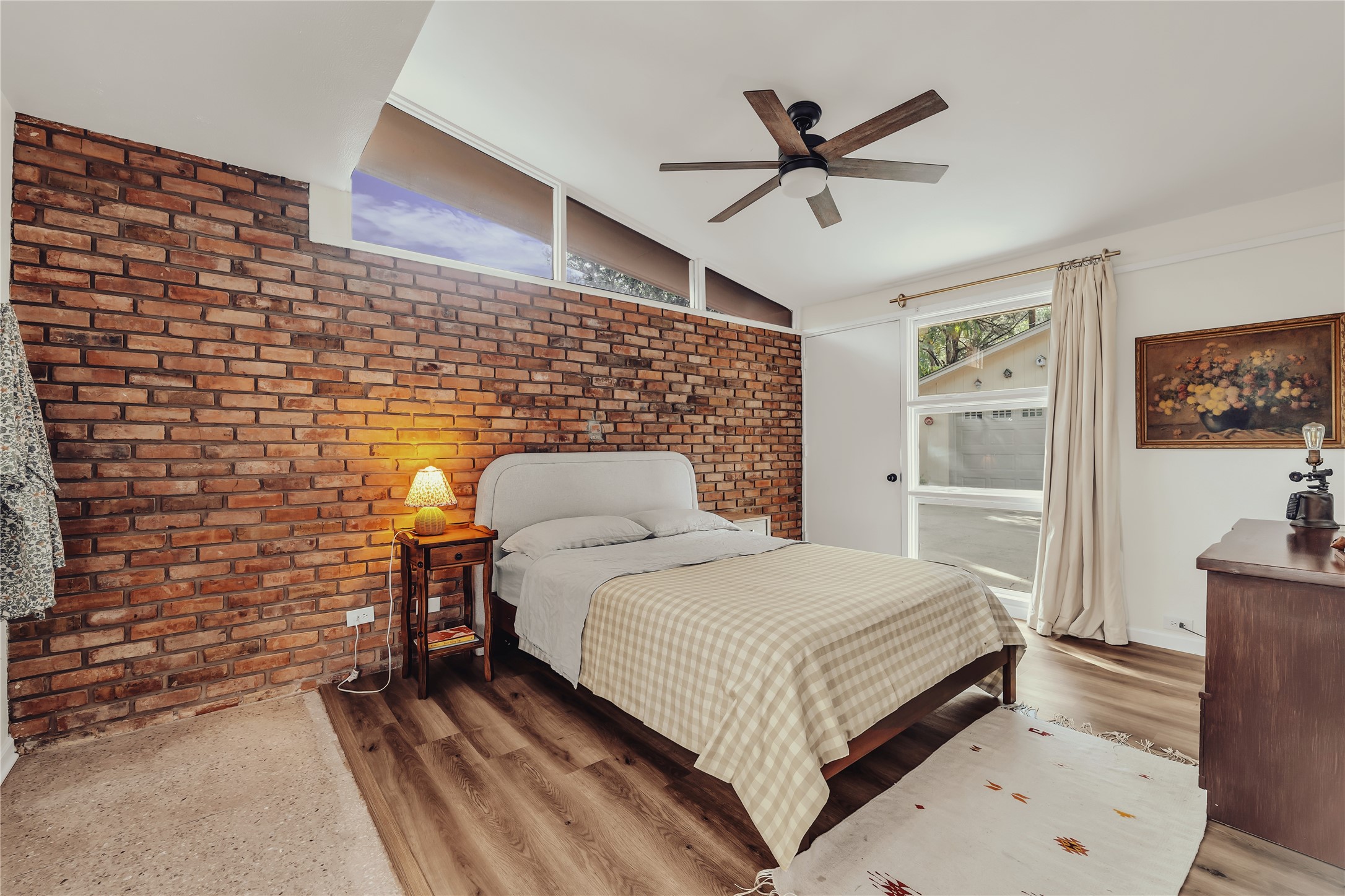 2112 Gregory Lane