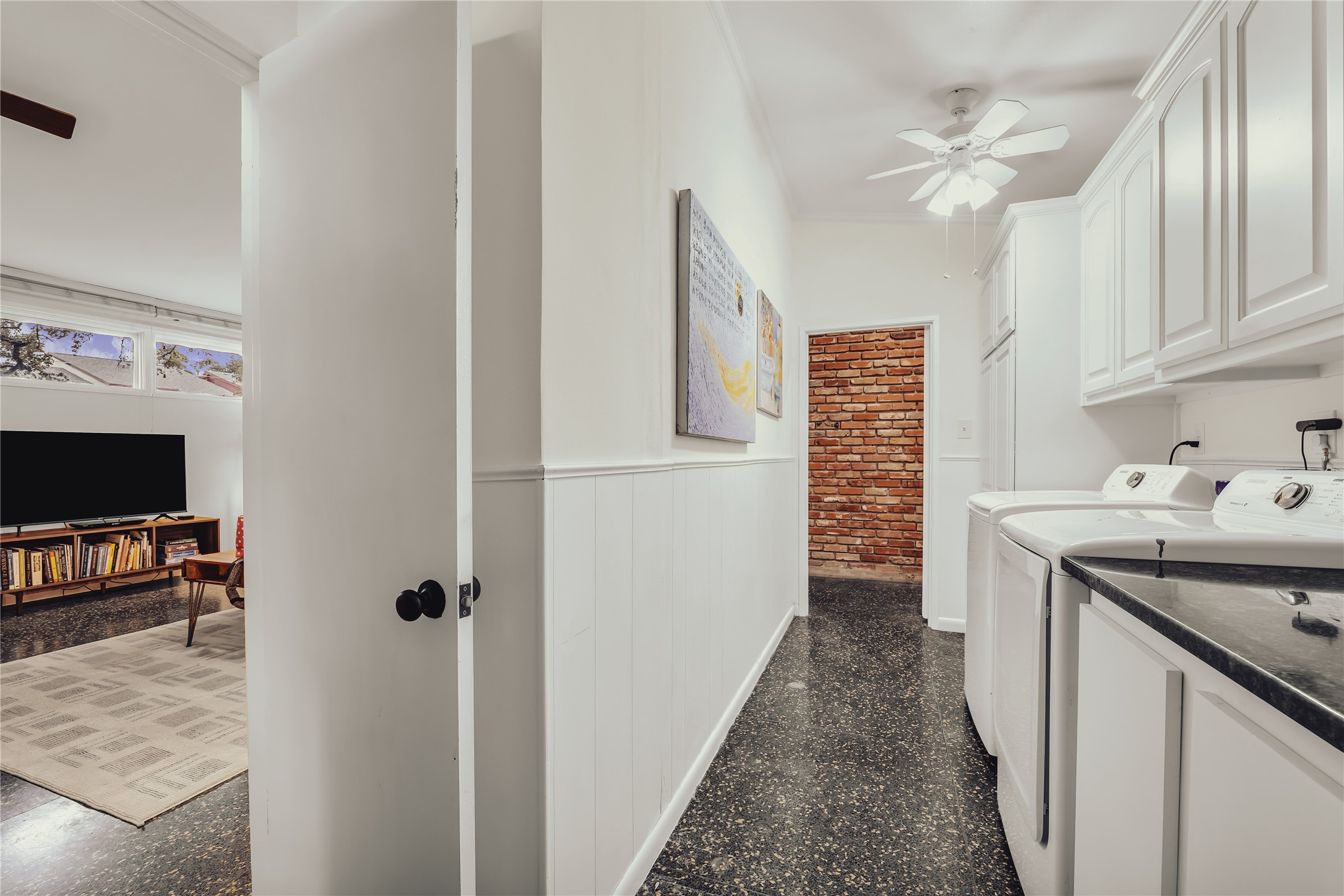 2112 Gregory Lane