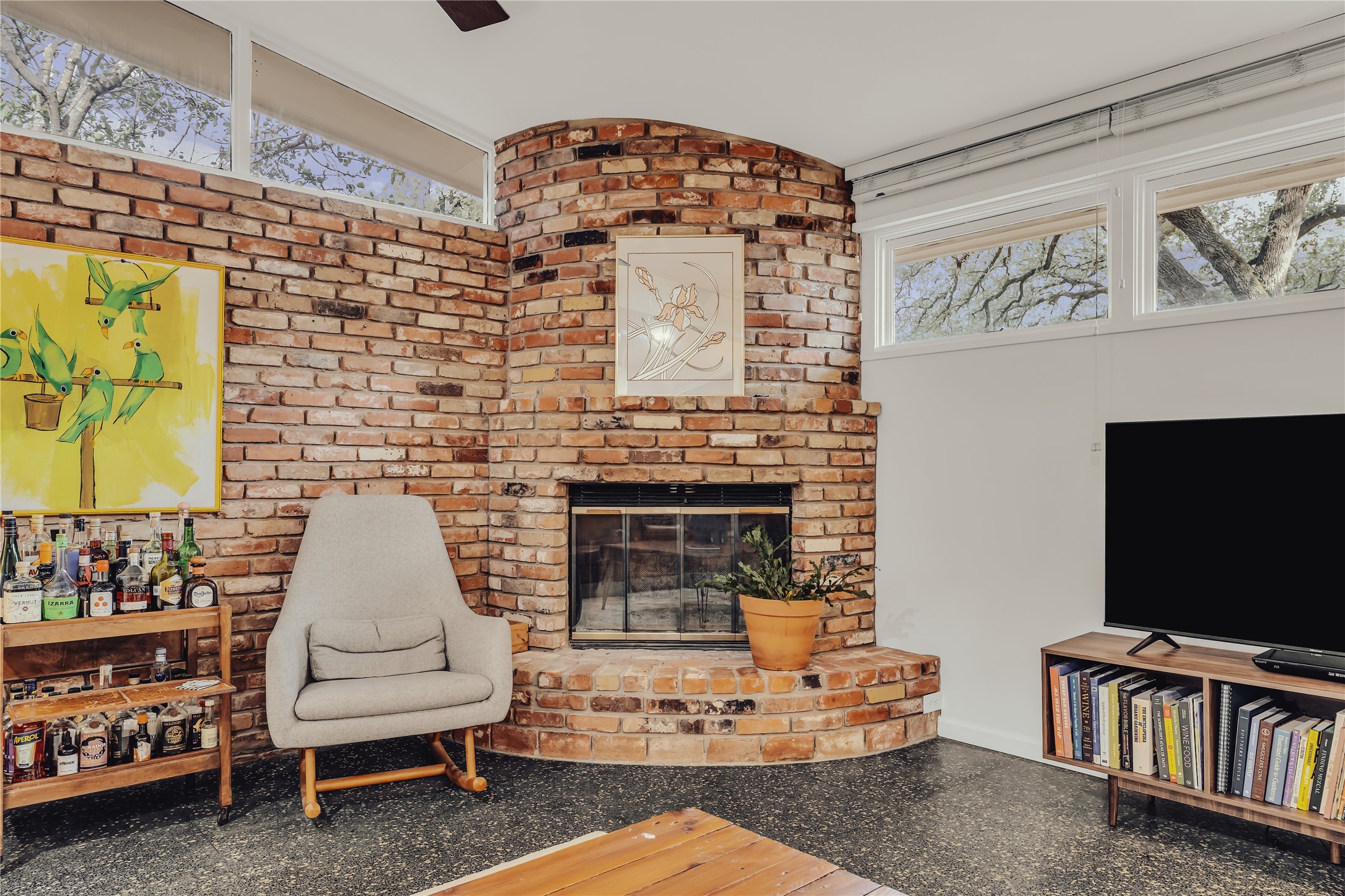 2112 Gregory Lane