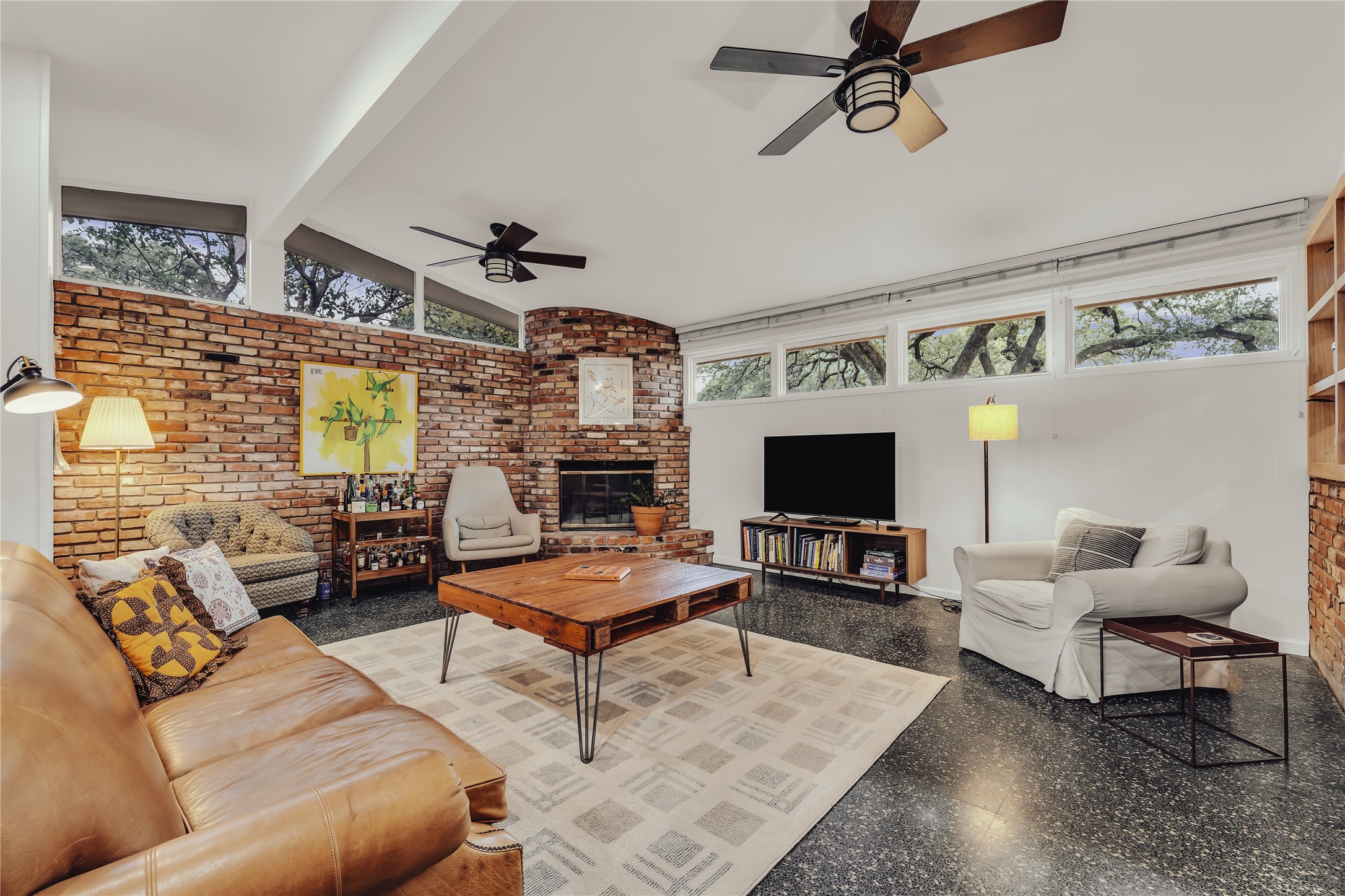 2112 Gregory Lane