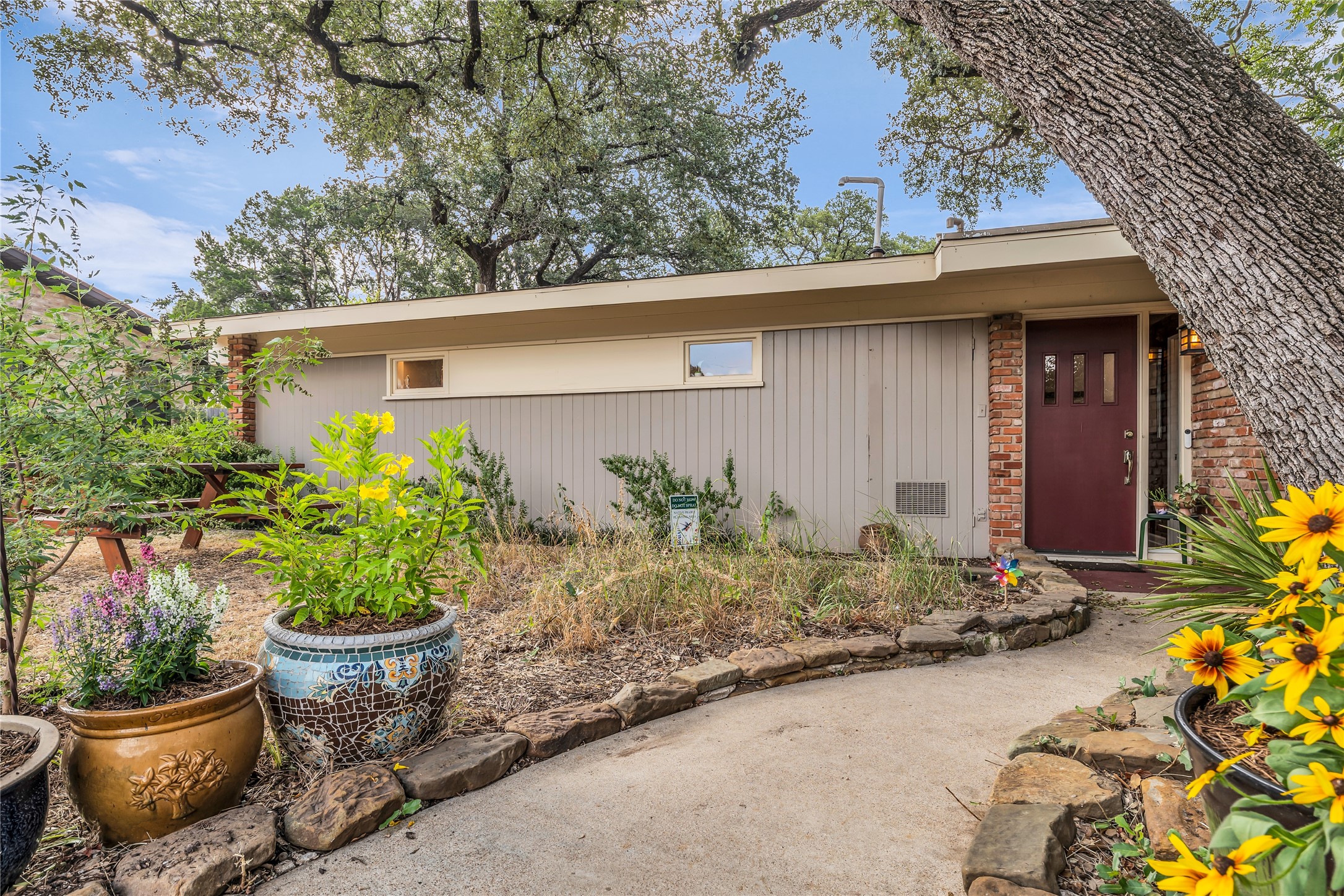 2112 Gregory Lane