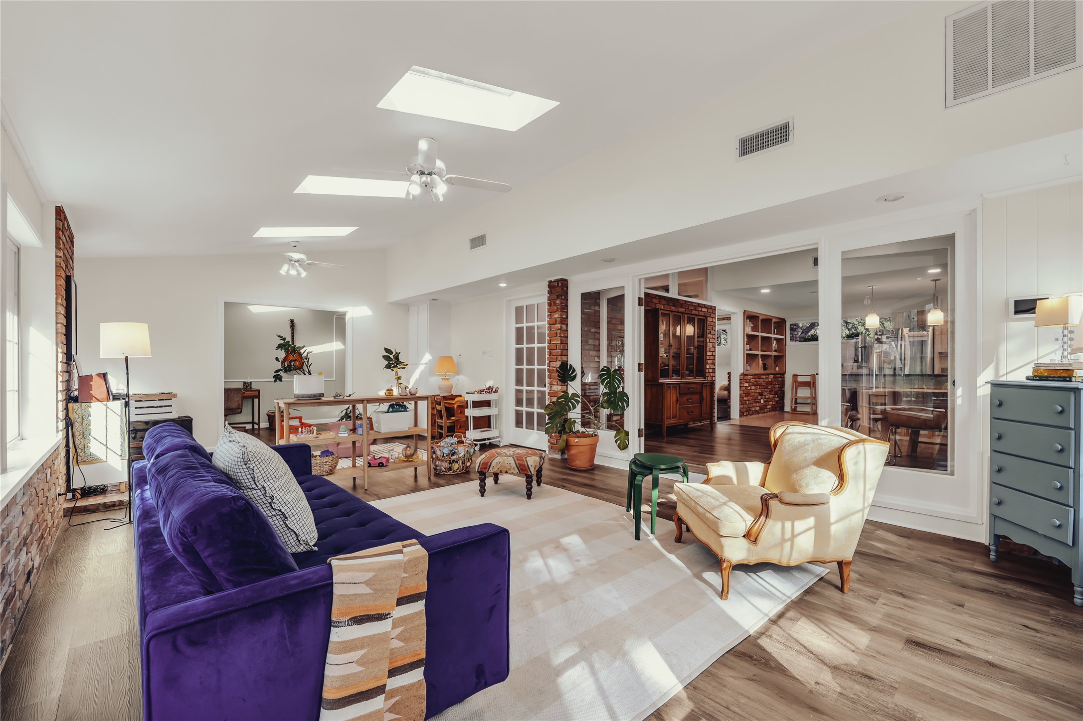 2112 Gregory Lane