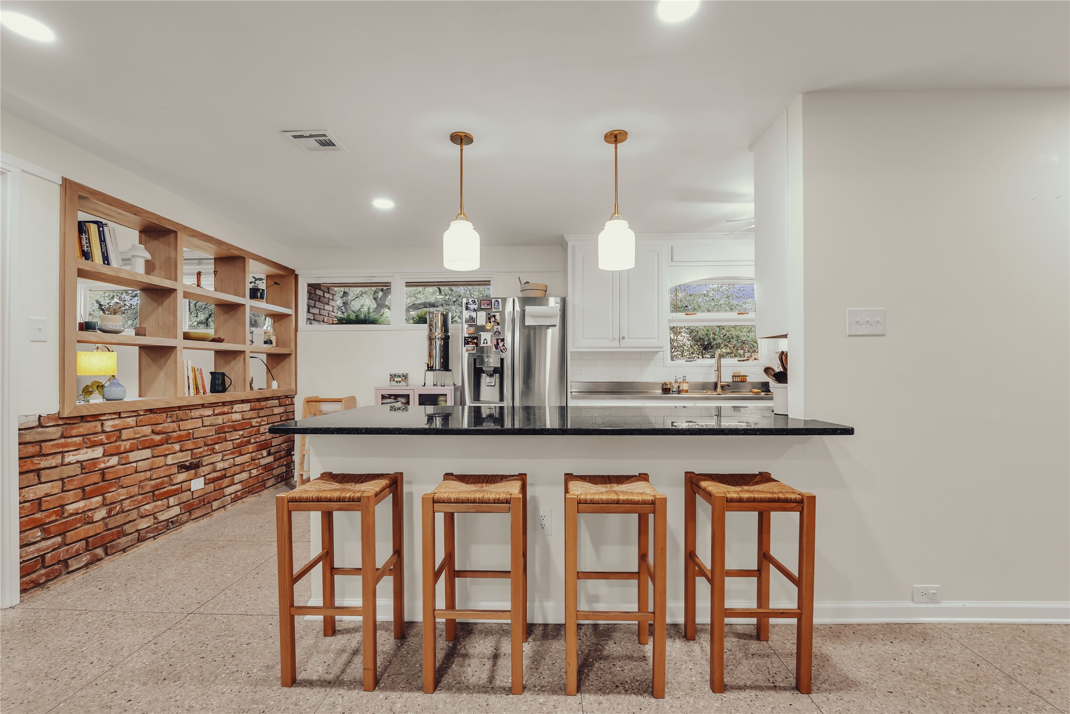 2112 Gregory Lane