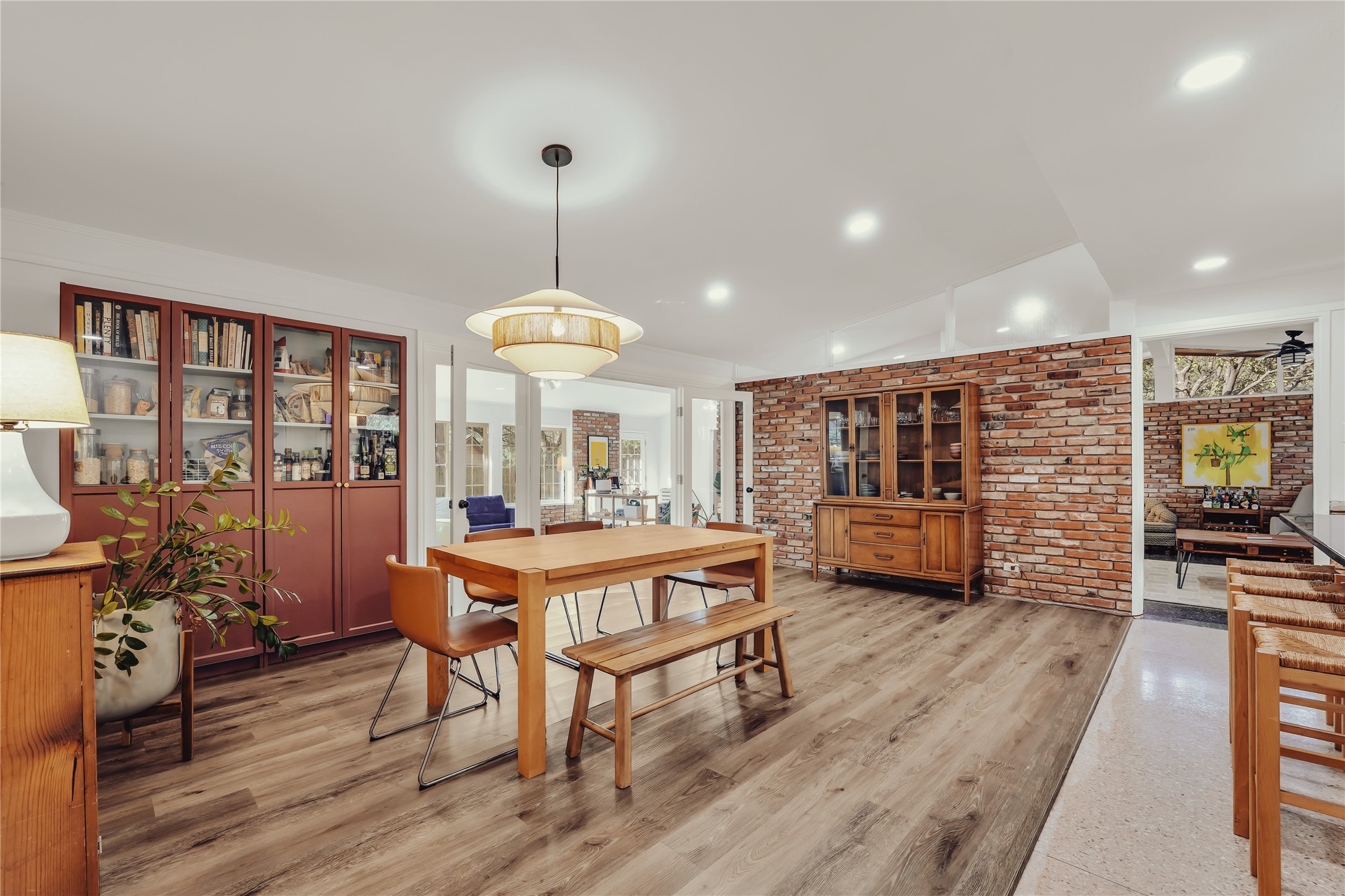 2112 Gregory Lane