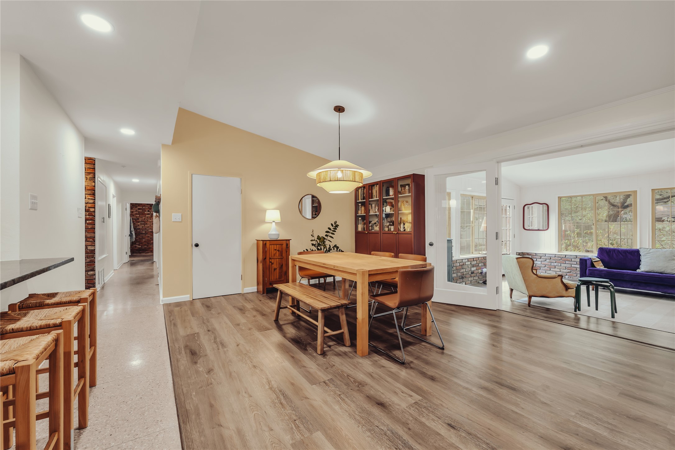 2112 Gregory Lane