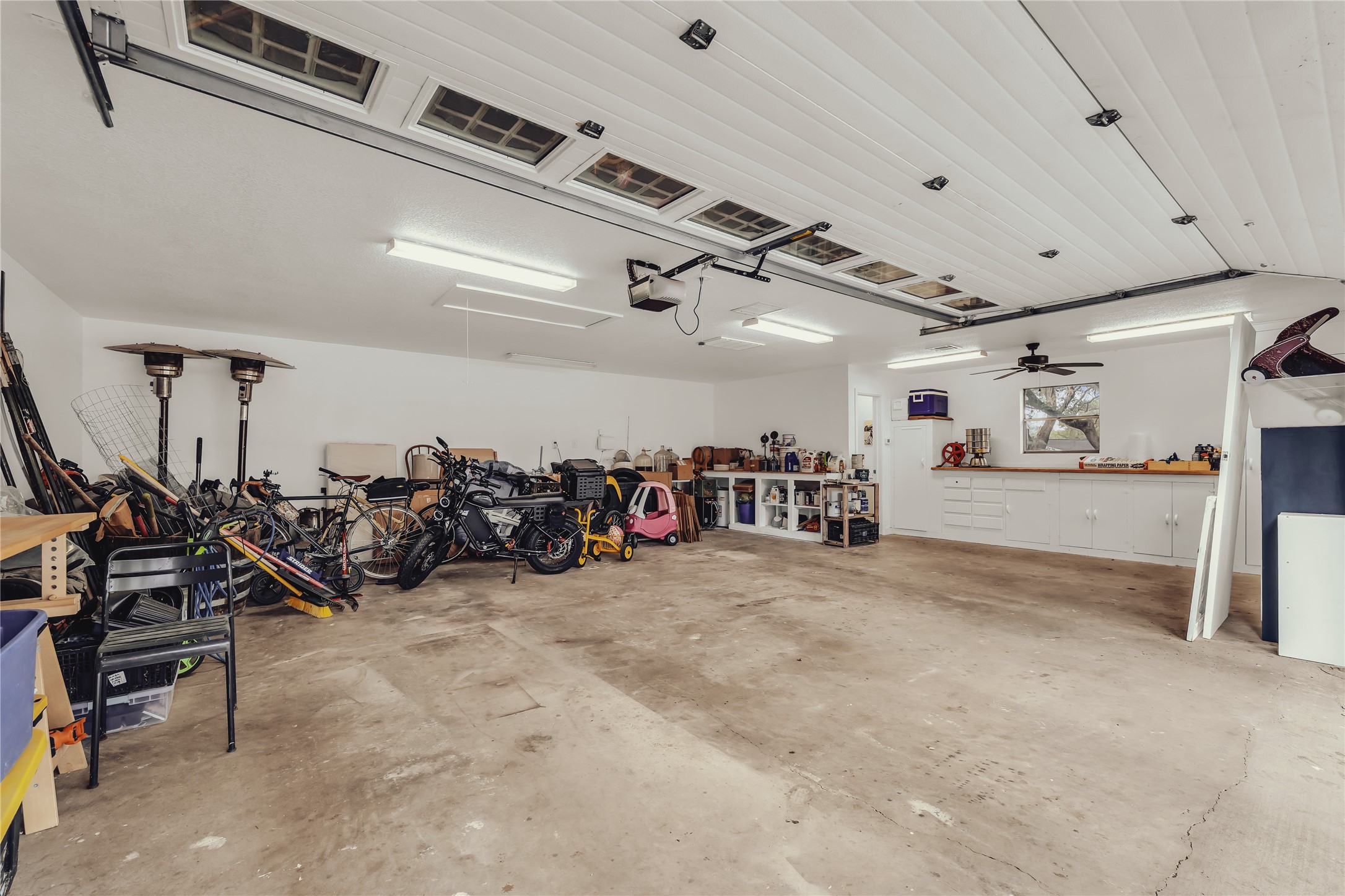 2112 Gregory Lane
