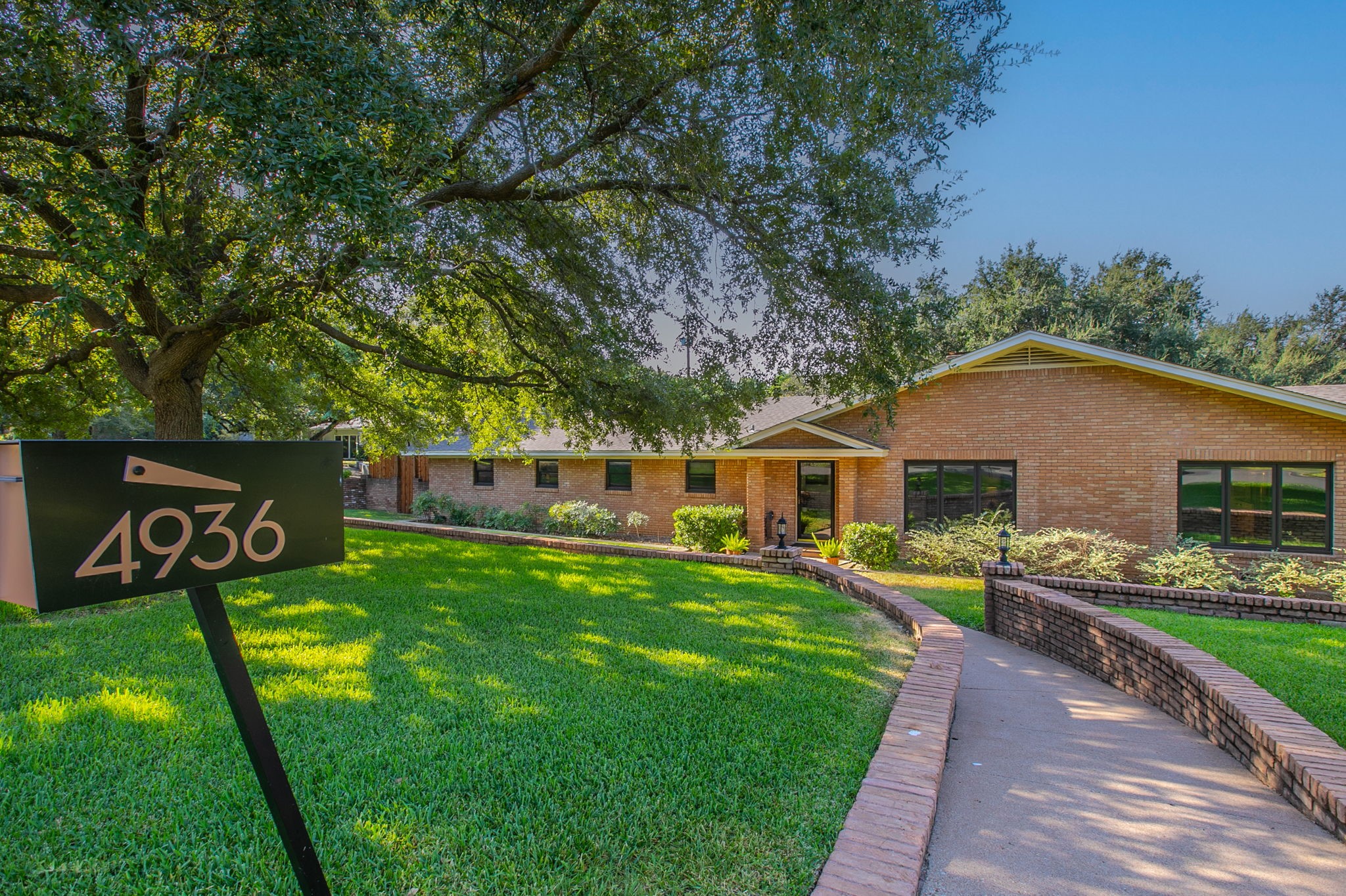 4936 Ridgeview Drive