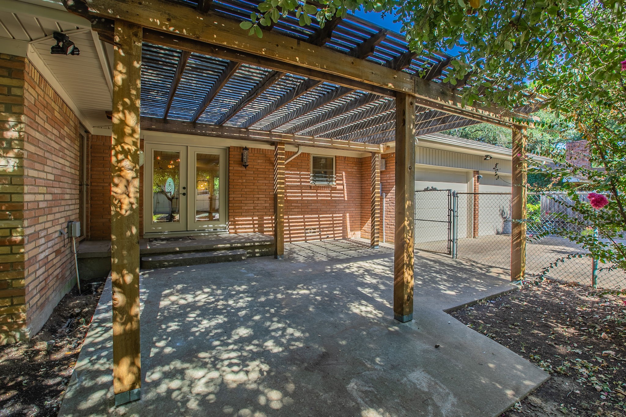 5220 Lake Charles Drive