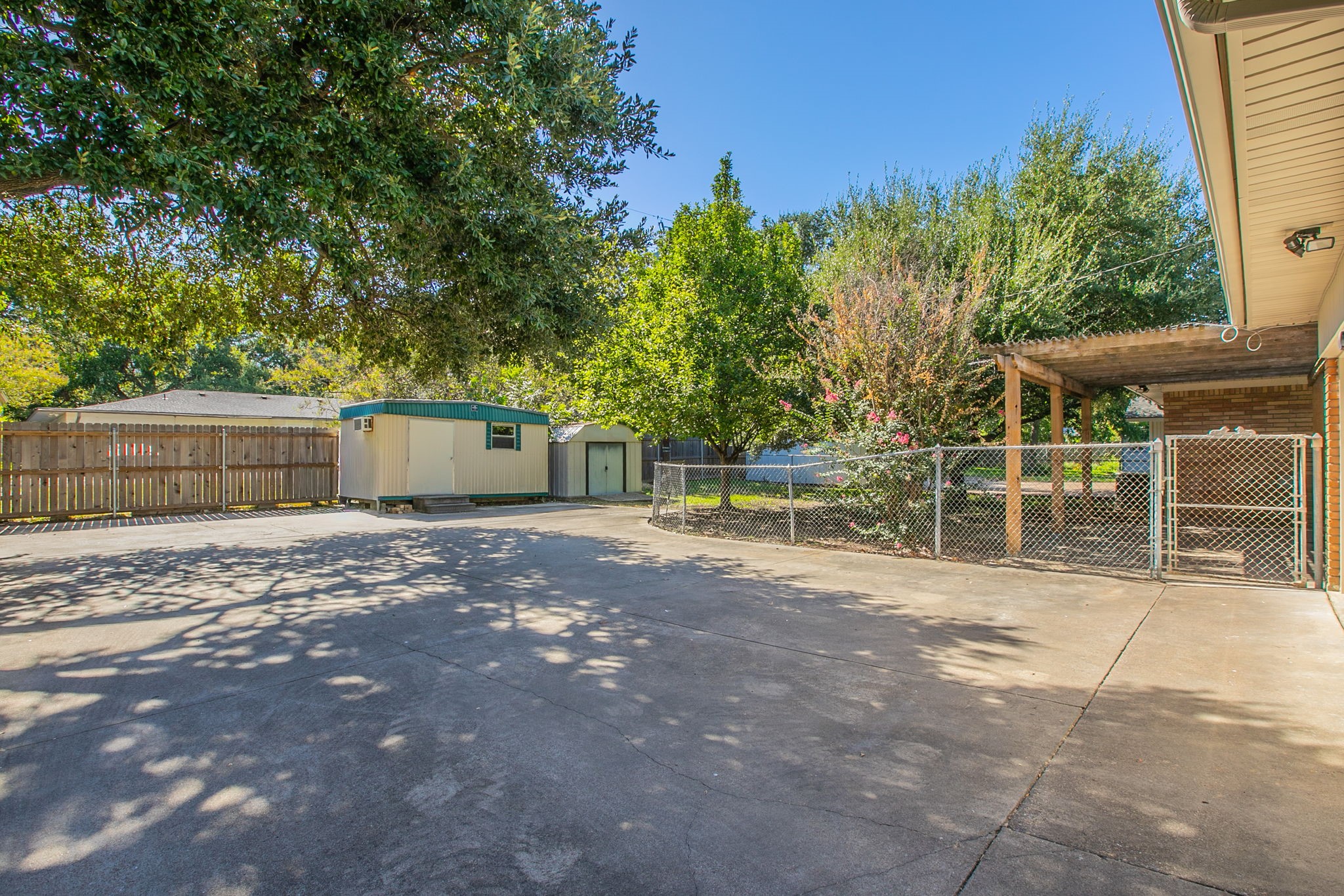5220 Lake Charles Drive