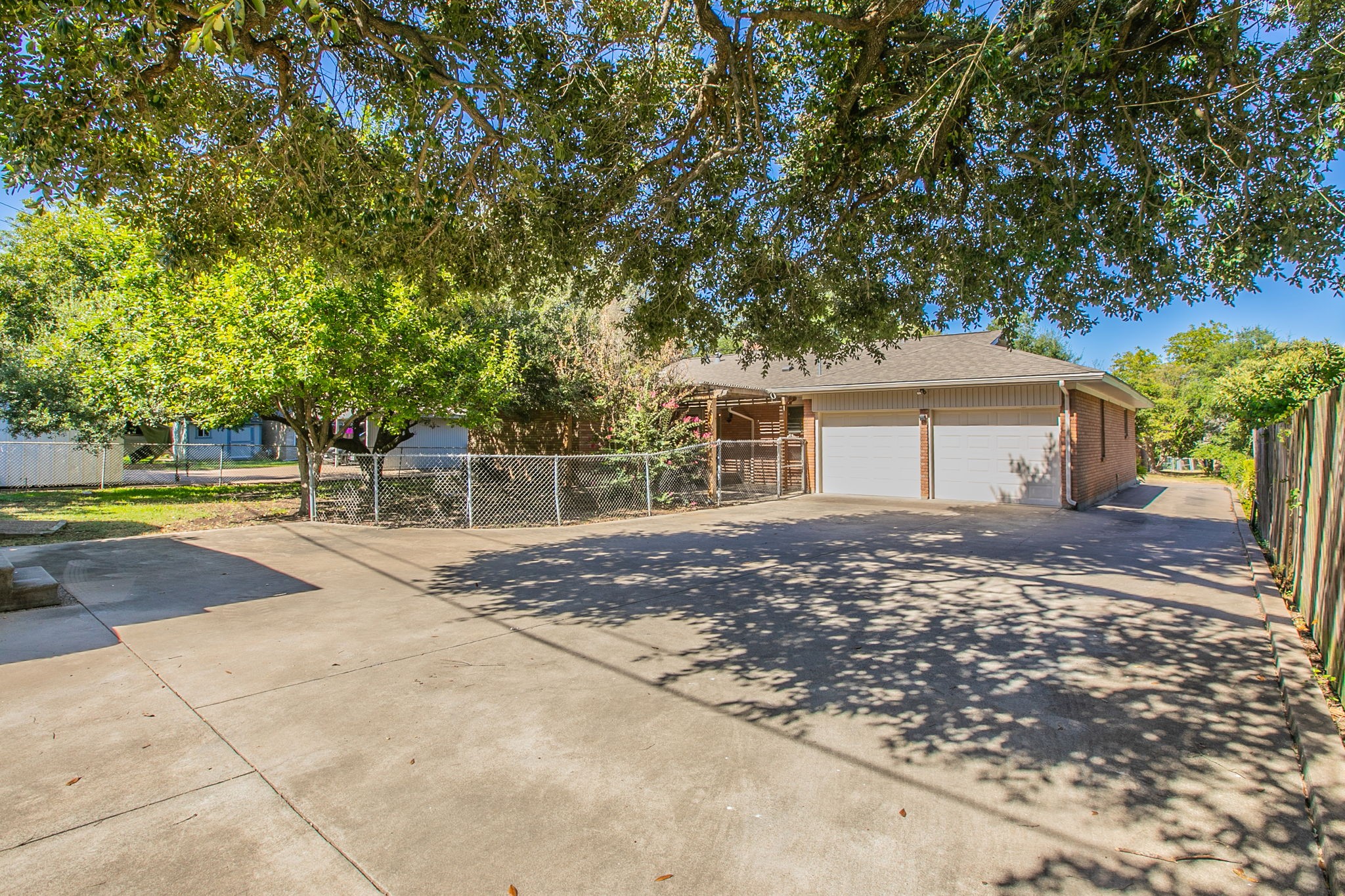5220 Lake Charles Drive