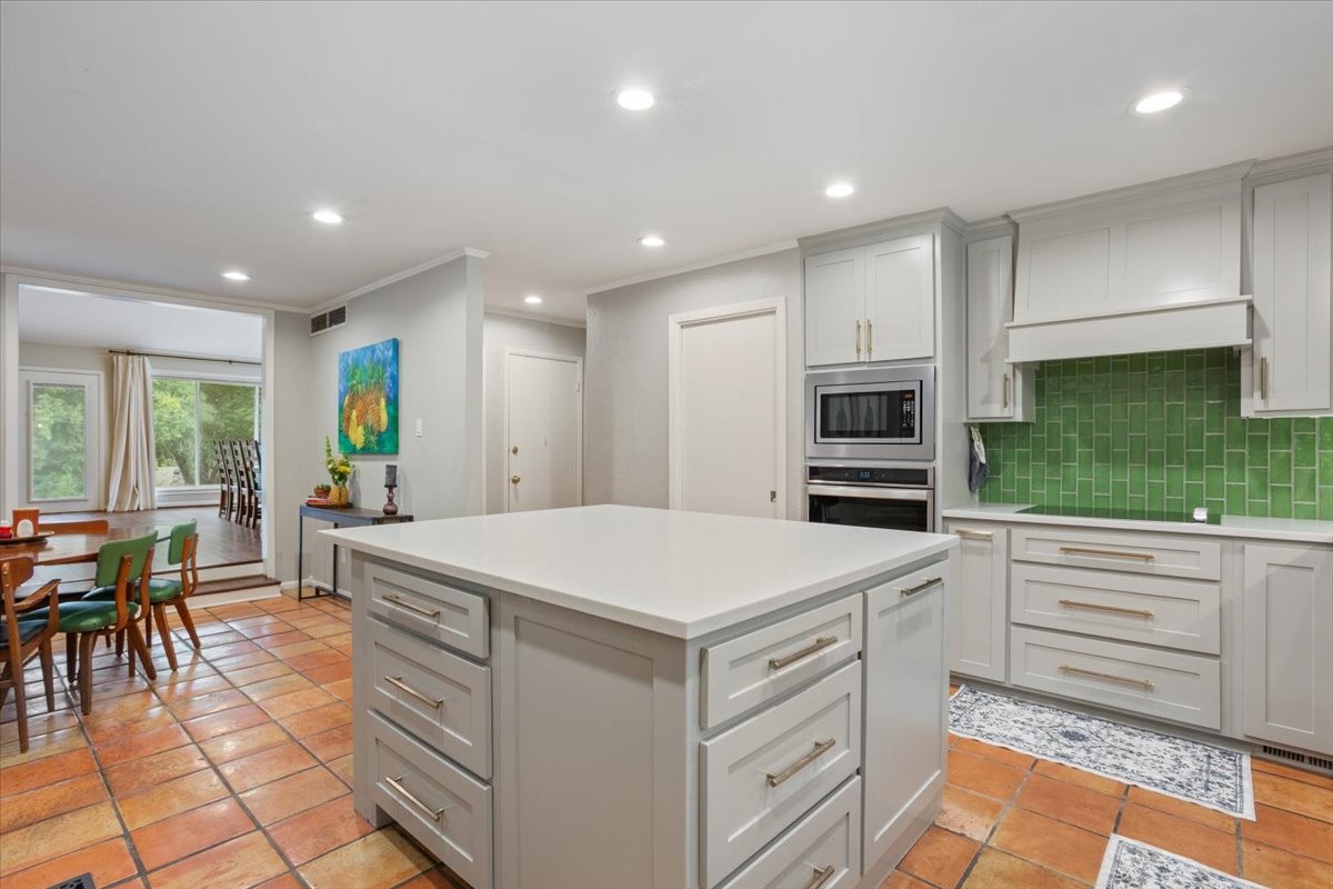 2424 Richards Drive