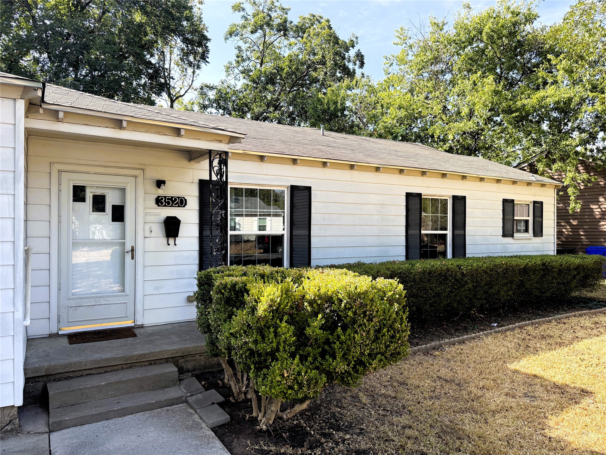 3520 Maple Avenue