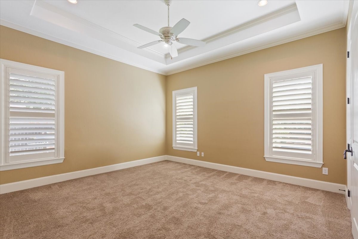 10020 Hidden Bluff