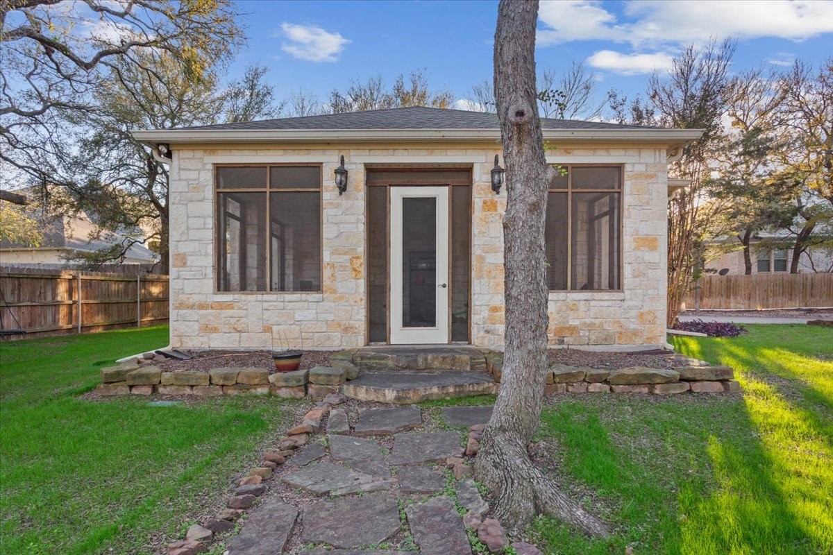 10020 Hidden Bluff