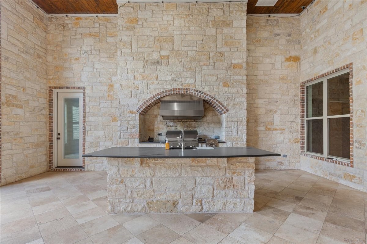 10020 Hidden Bluff