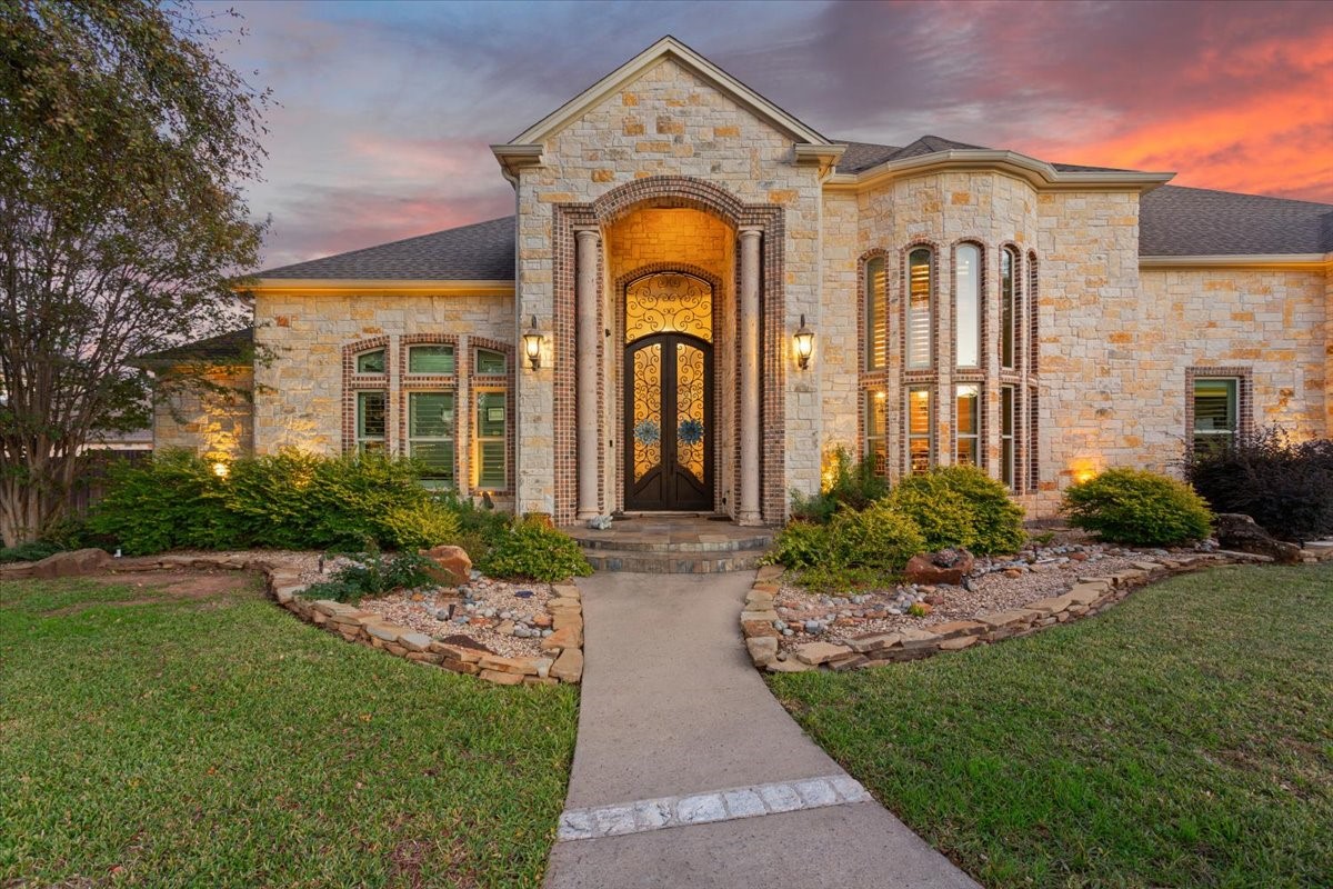 10020 Hidden Bluff