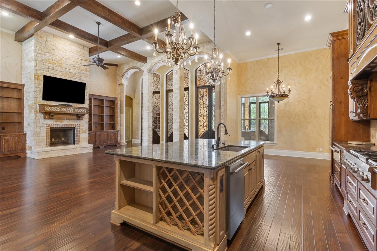 10020 Hidden Bluff