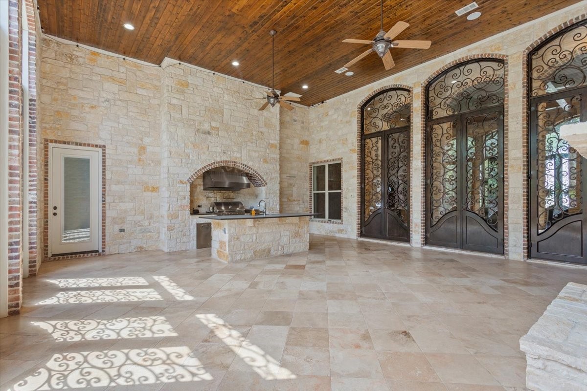 10020 Hidden Bluff