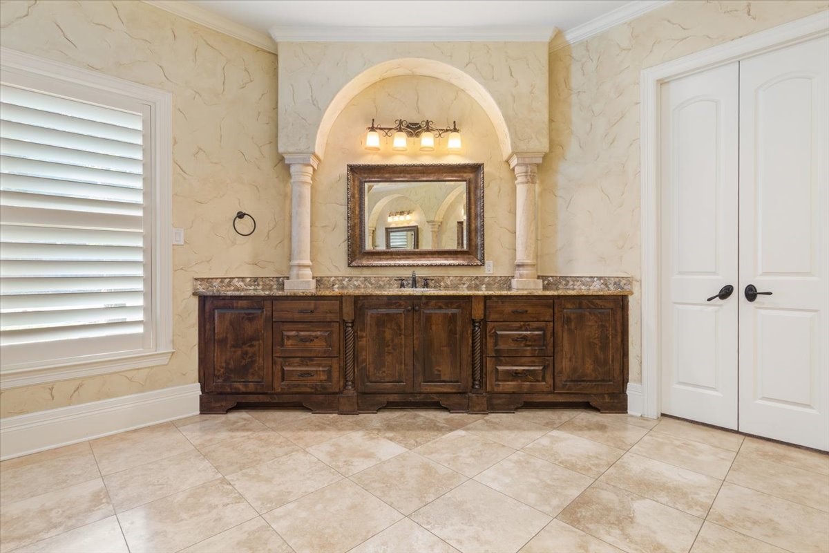 10020 Hidden Bluff