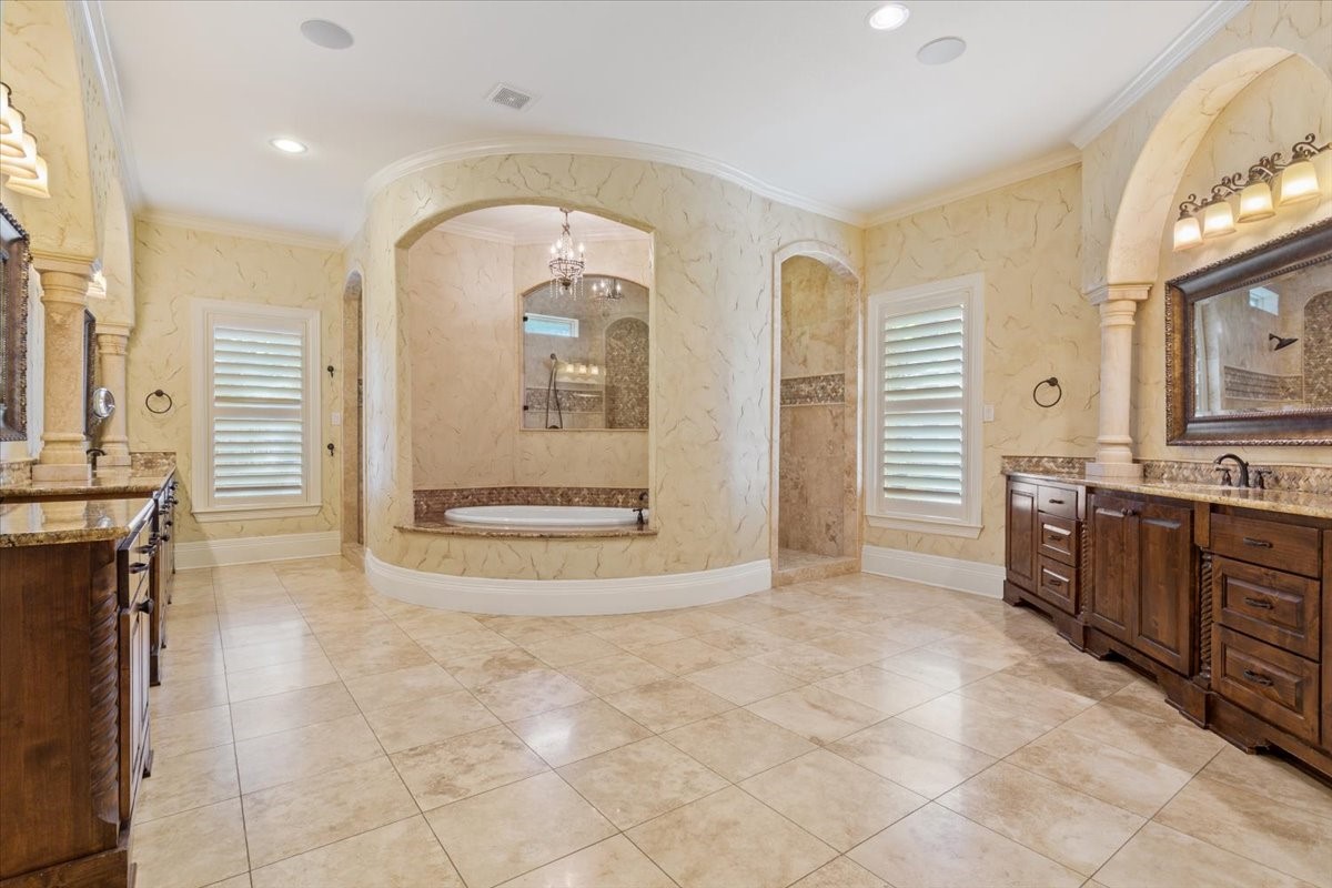 10020 Hidden Bluff