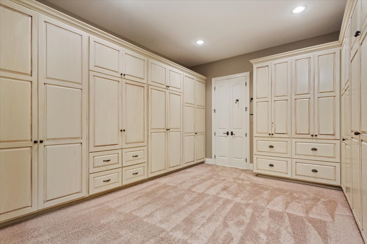 10020 Hidden Bluff