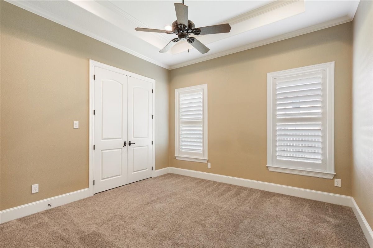 10020 Hidden Bluff