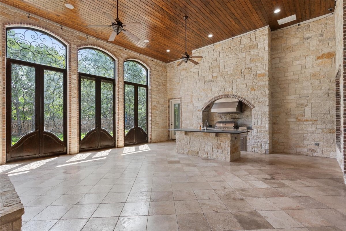 10020 Hidden Bluff