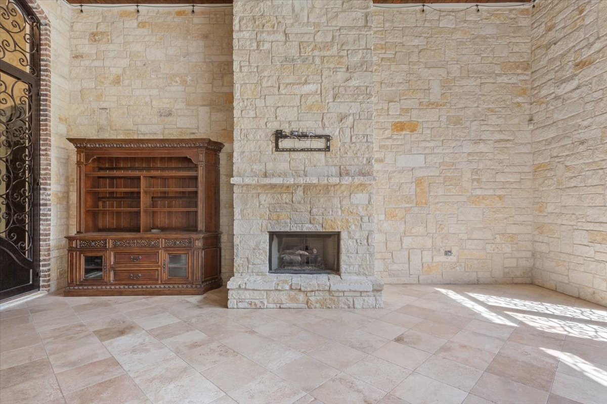 10020 Hidden Bluff
