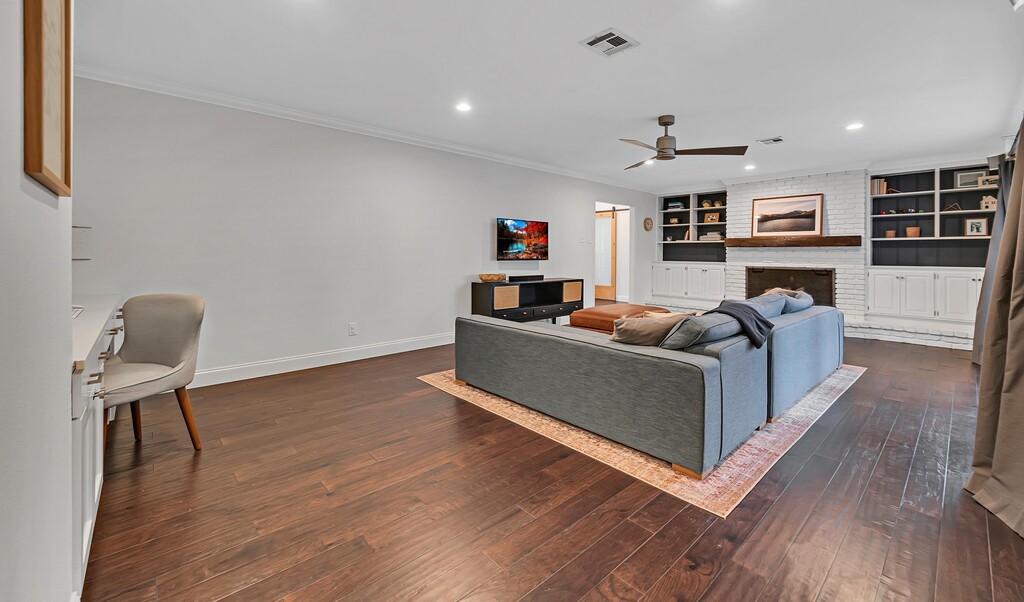 4907 Lake Hurst Drive