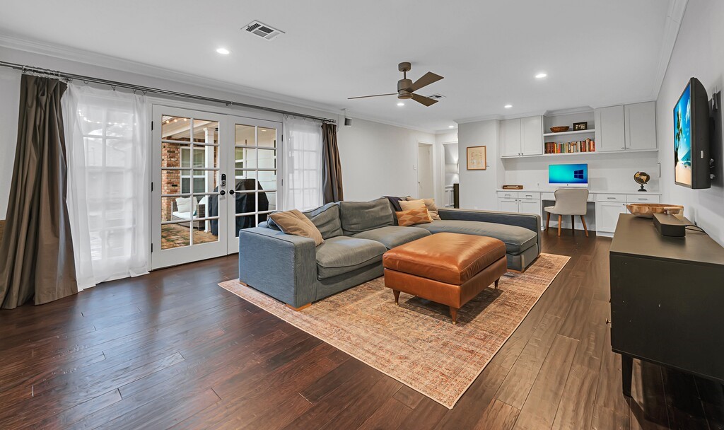 4907 Lake Hurst Drive