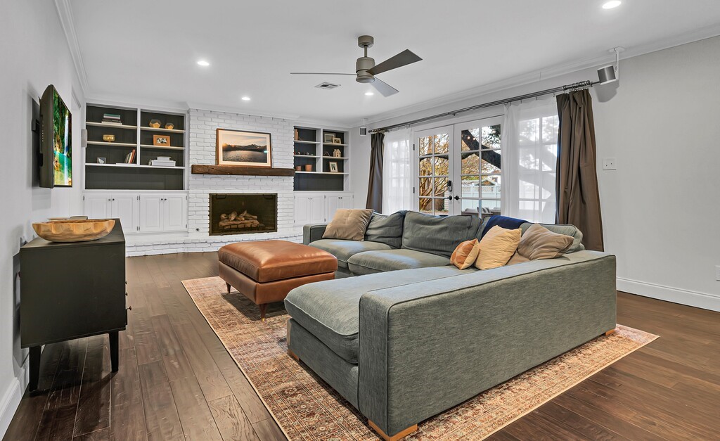 4907 Lake Hurst Drive