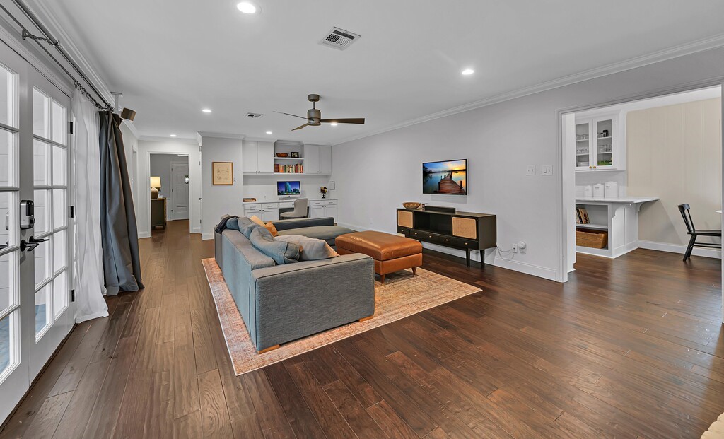 4907 Lake Hurst Drive