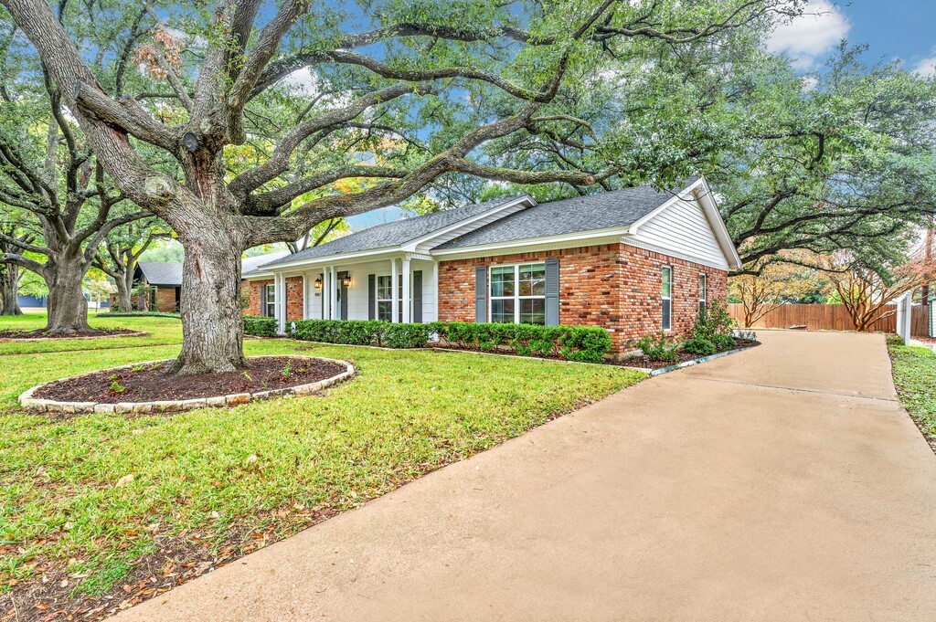 4907 Lake Hurst Drive