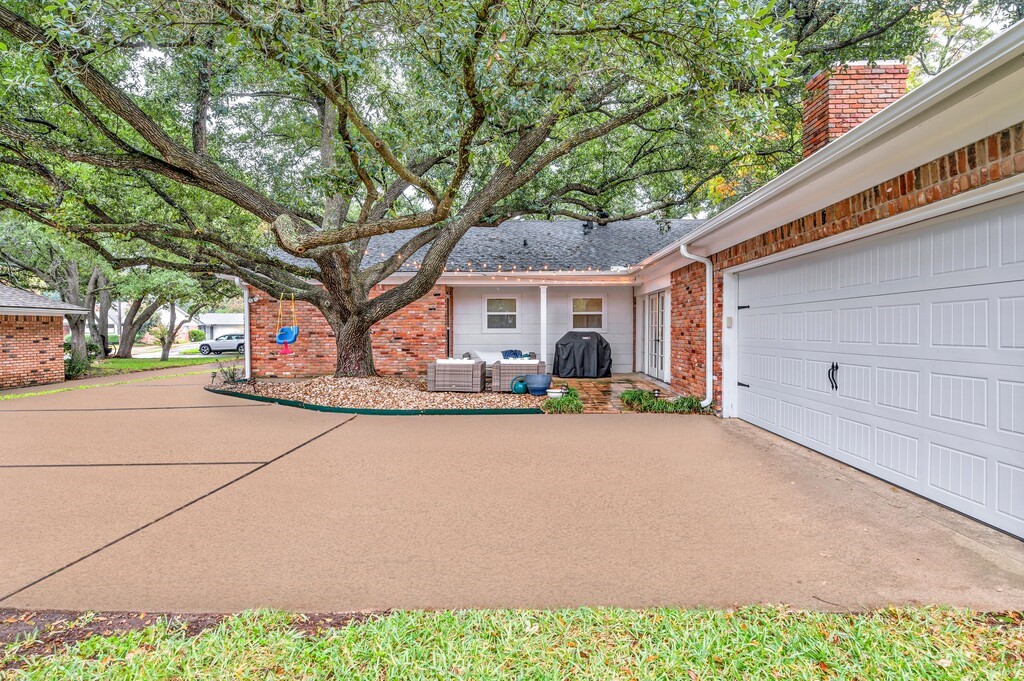 4907 Lake Hurst Drive