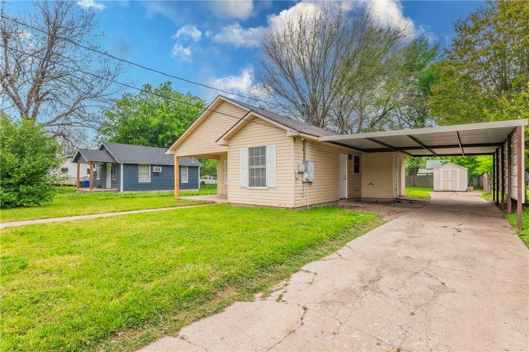 812 E Pecan Avenue