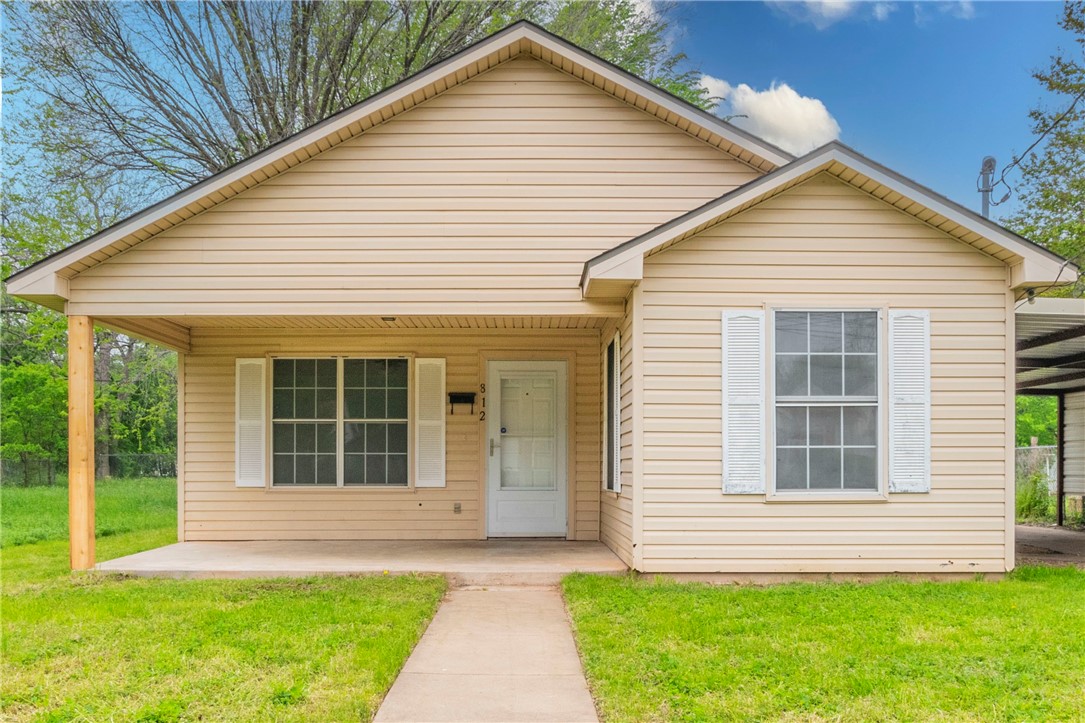 812 E Pecan Avenue